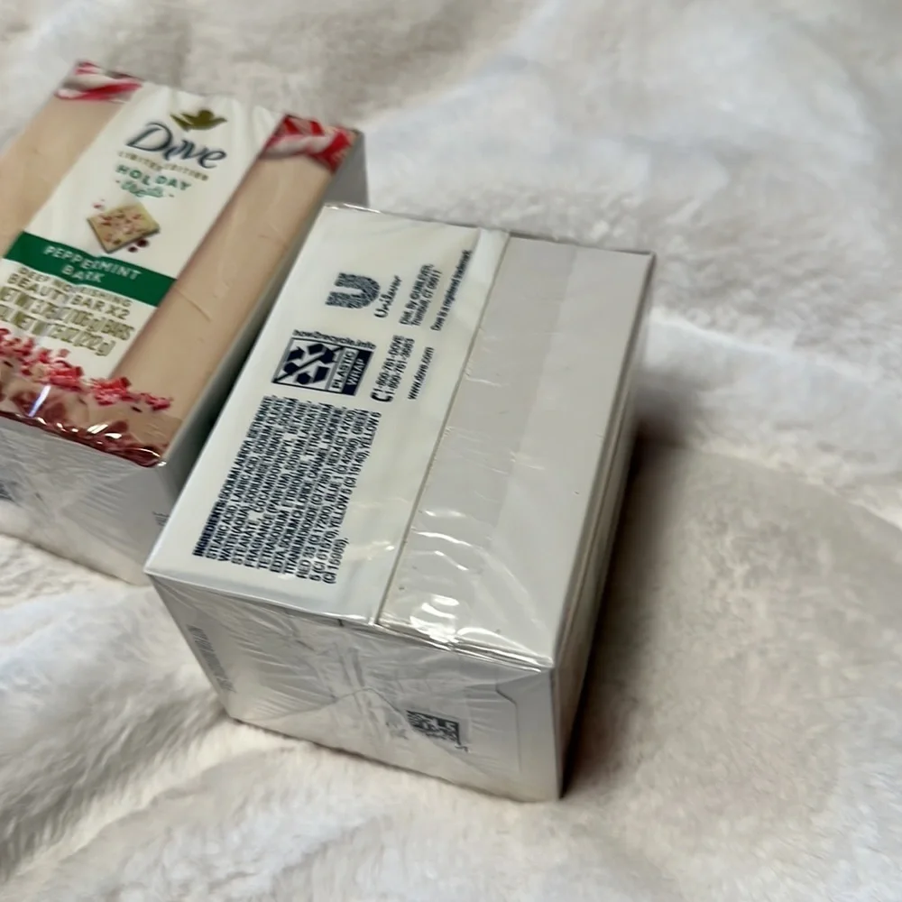 DOVE Limited Edition Holiday Treats Beauty Bar Soap Peppermint Bark 2 Pack - Picture 4 of 5
